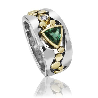 Anillo elegante con piedra verde - diseño fino y sofisticado